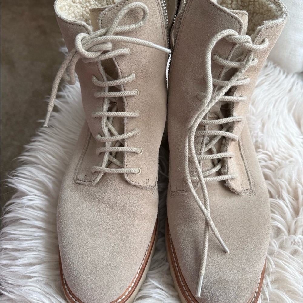 Banana Republic Light Tan Lace-Up Boots